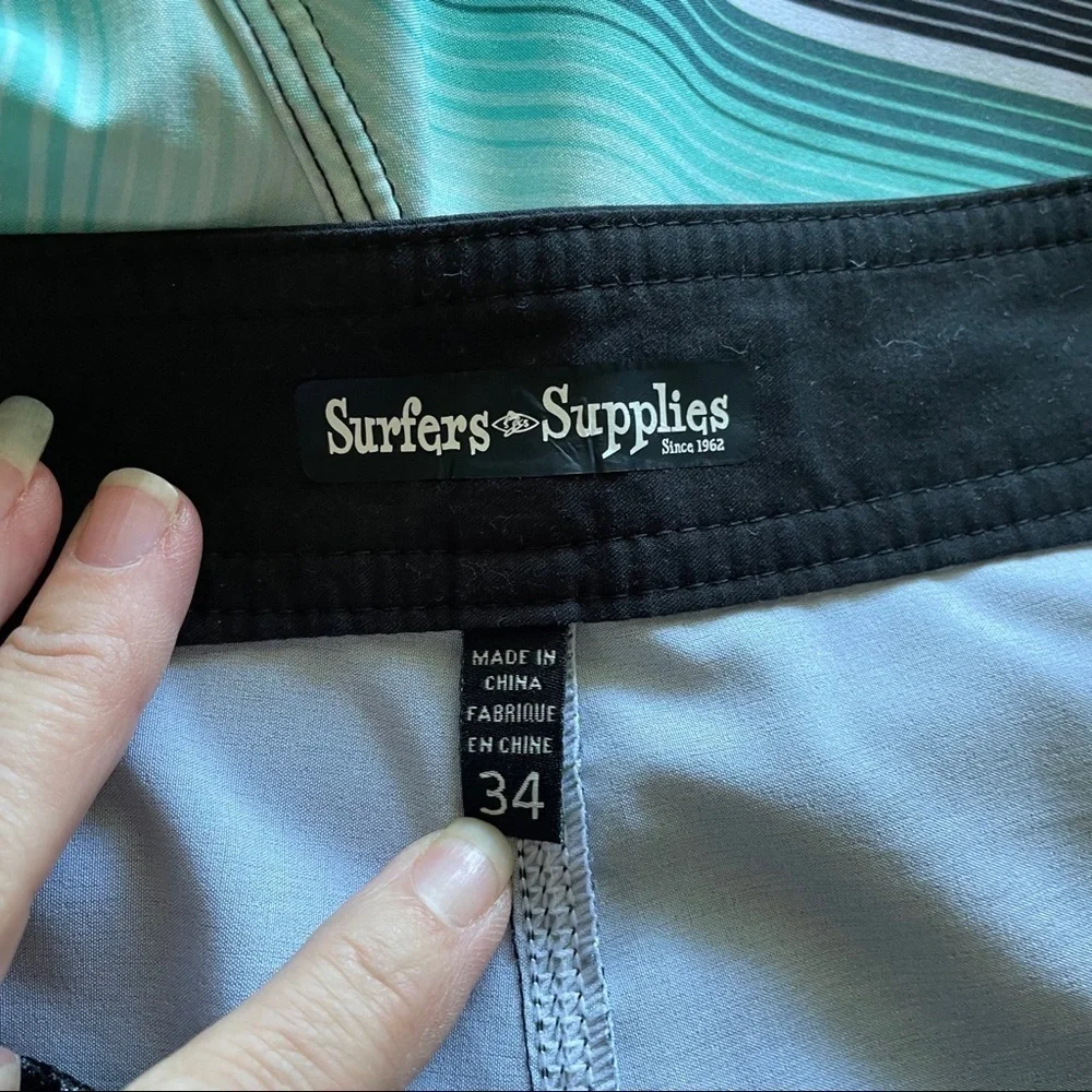 NWOT Surfer Supplies Men’s Boardshorts Sz 34” waist, 9” inseam lined shorts